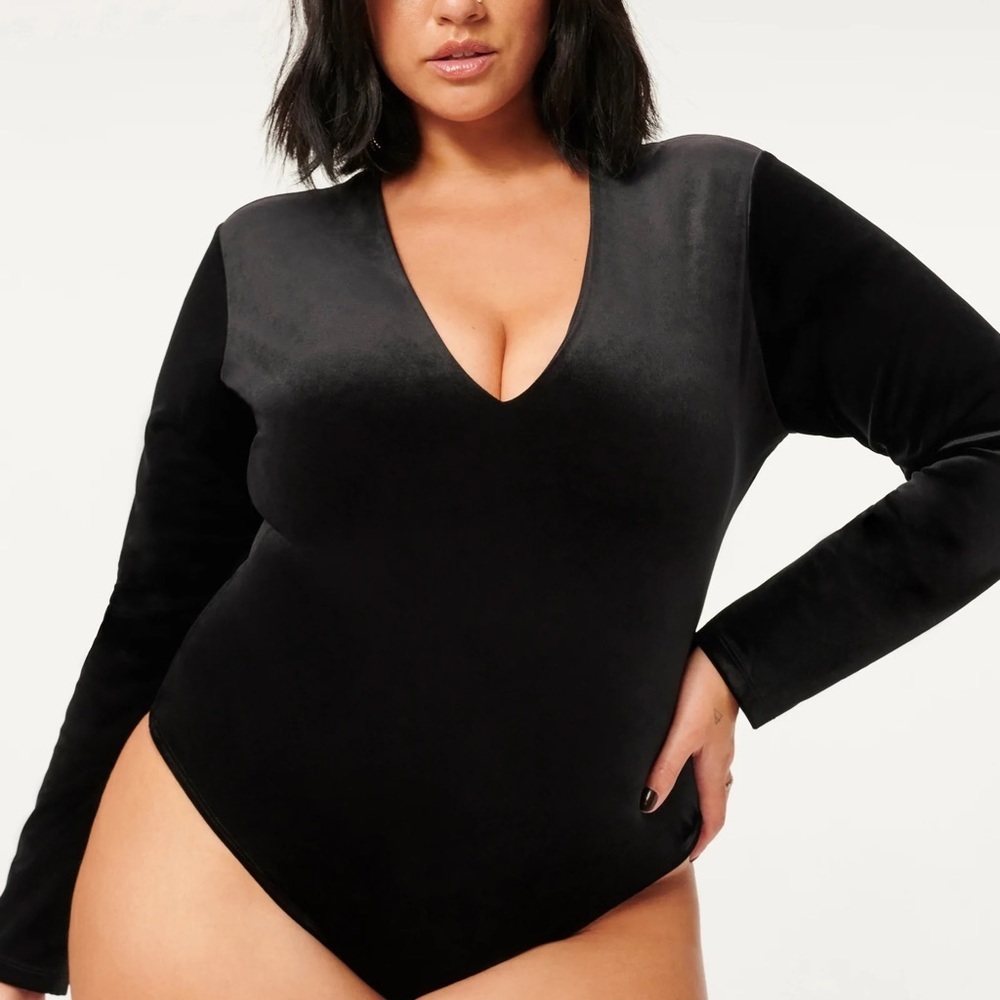 NWOT GOOD AMERICAN BLACK LONG-SLEEVE VELVET DEEP V BODY SUIT SIZE 4 GA